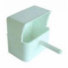 Закрытая внутренняя кормушка Voltrega с жердочкой для птиц (арт. TYZ 303700)